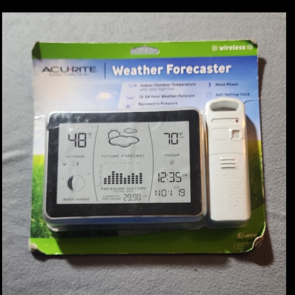 AcuRite 00621W2 Wireless Weather Station Digital Display Temperature Humidity